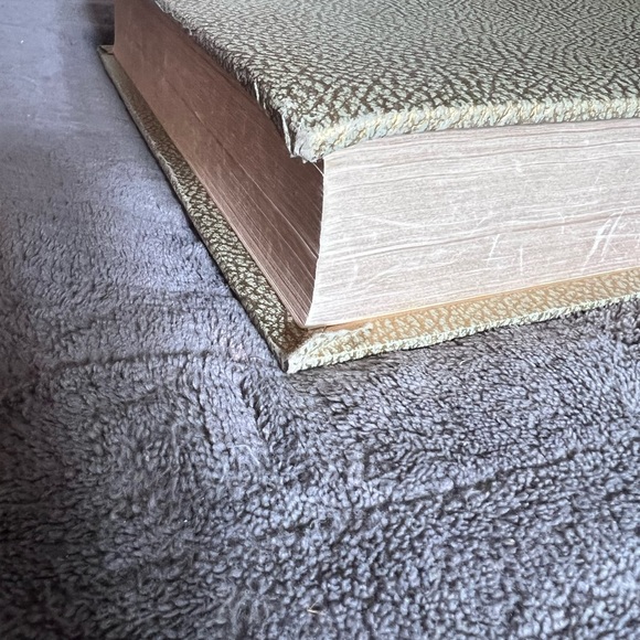 Vintage ‘74-‘75, 1970 Copyright New American Bible Catholic Heirloom Edition. - Picture 5 of 16